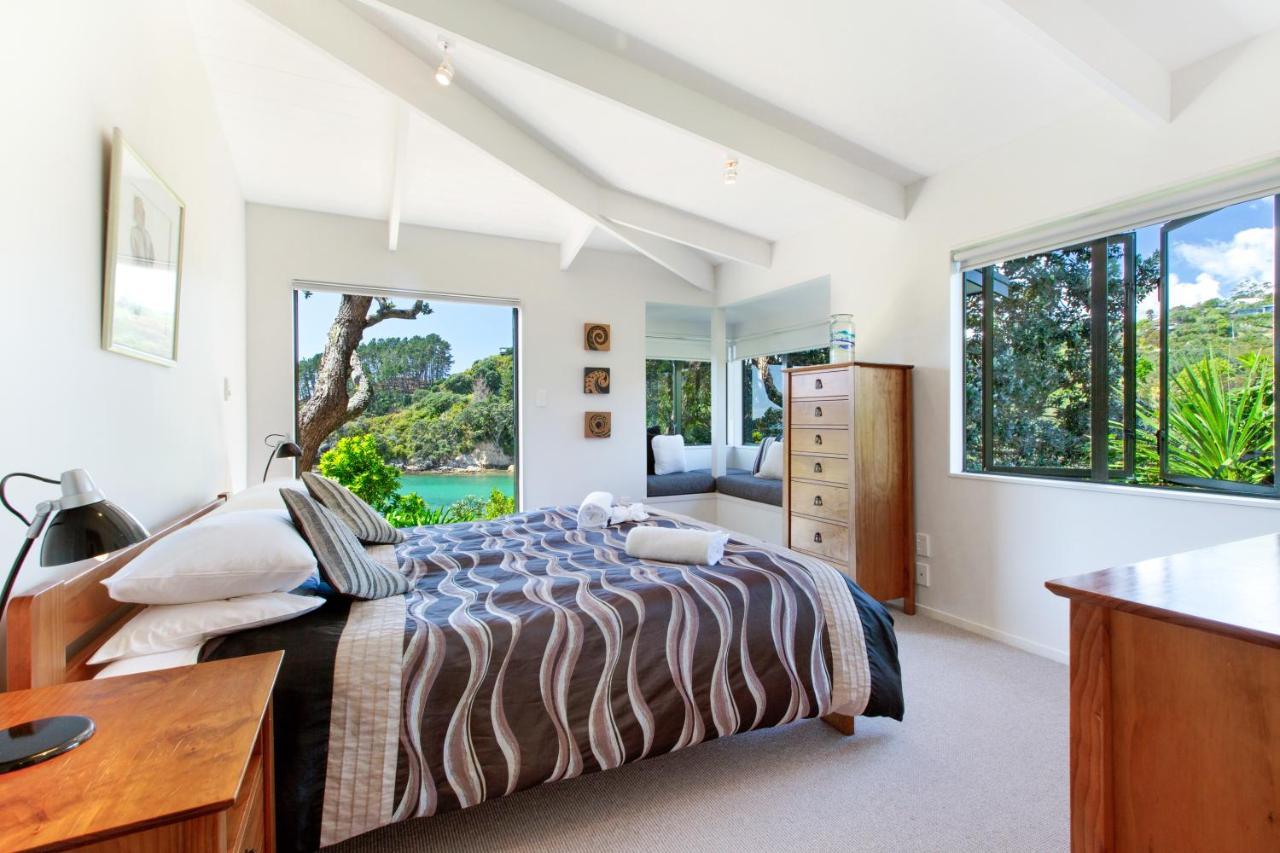 Beachfront Enclosure Bay - Waiheke Unlimited Oneroa Bagian luar foto
